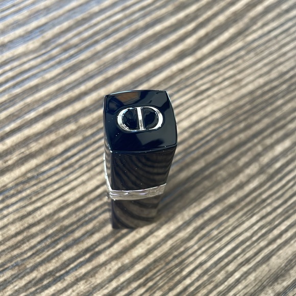 Rouge Dior Forever Liquid Lipstick Red 999 - Picture 3 of 4